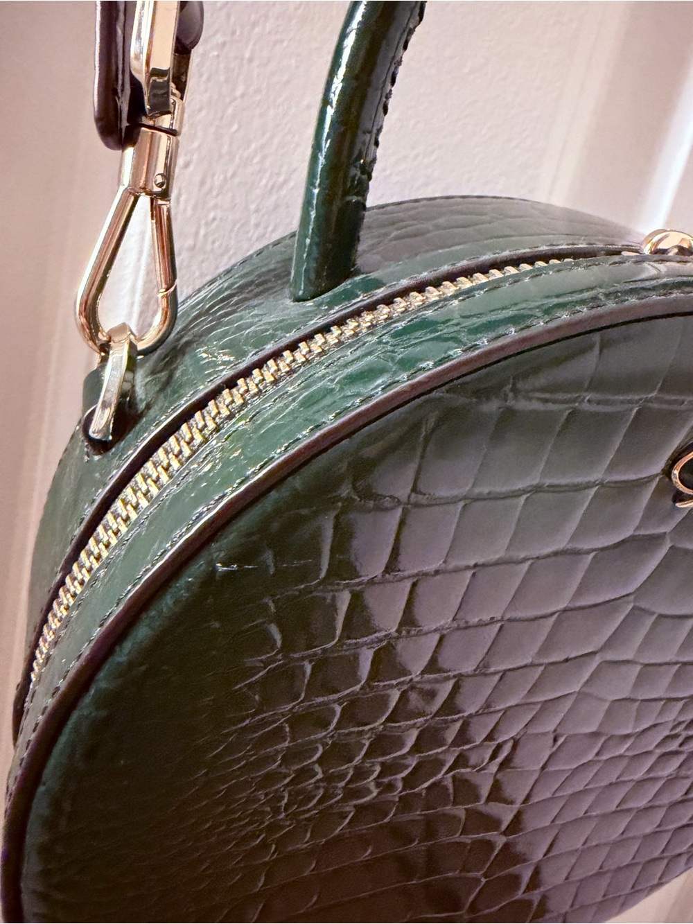 kate spade Green Crocodile Embossed Canteen Purse - Picture 2 of 4